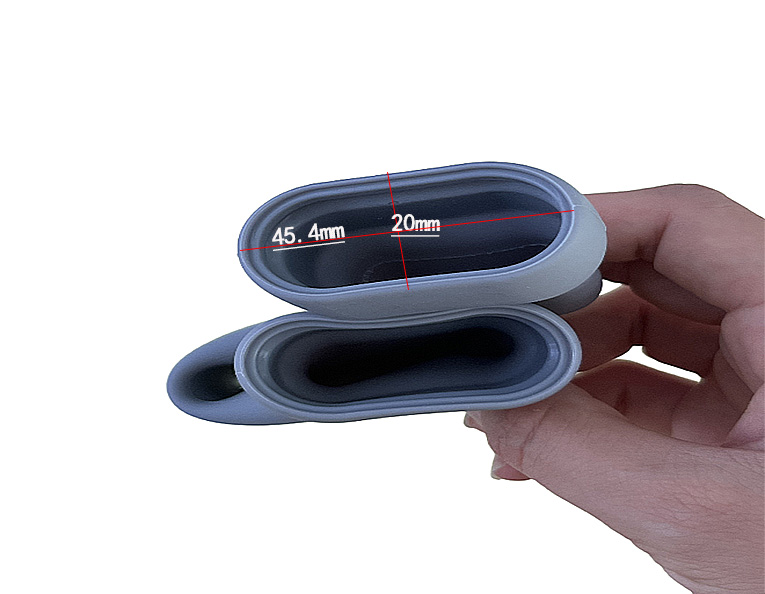 Protective sleeve for liquid tank connecting pipe