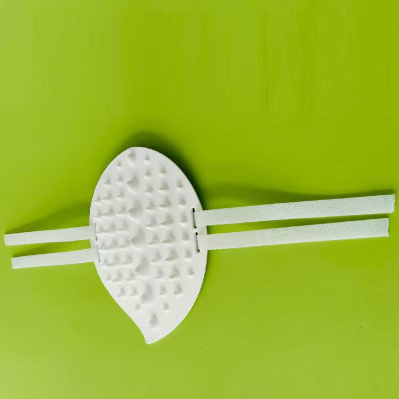 The manufacturer directly supplies Amazon's hot selling silicone hair removal brush for pets, cats and dogs, pet shops and pets